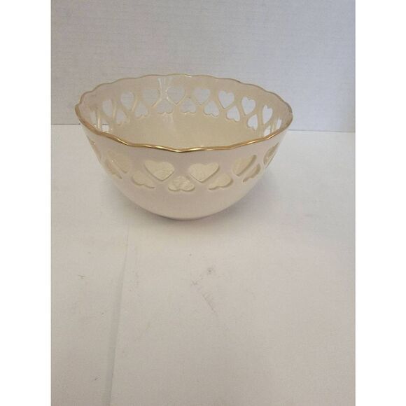 Lenox Eternal Heart Collection Hand Decorated With 24K Gold Scalloped Trim Bowl - Picture 1 of 5